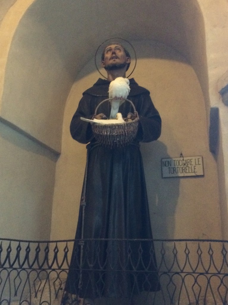Statue of Saint Francis and the two turtle doves. 